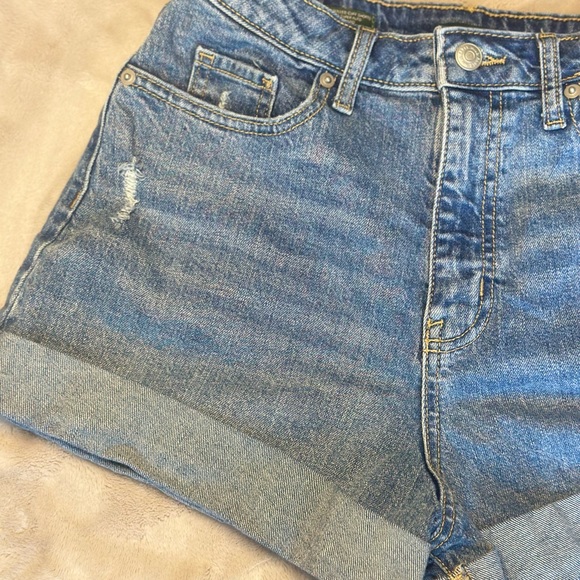 Shorts - Picture 2 of 4